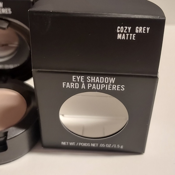 MAC Matte Eye Shadow *COZY GREY* - Picture 4 of 5